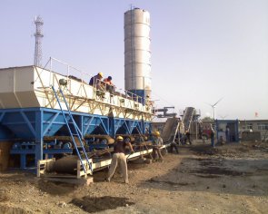 水穩(wěn)料拌合站場(chǎng)地一般多大