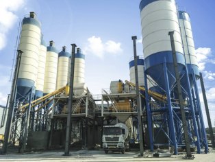 240攪拌機每盤打多少方，240混凝土攪拌站多少錢