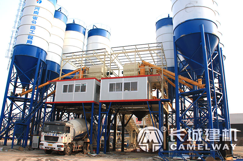 河南客戶180型攪拌站工作現(xiàn)場