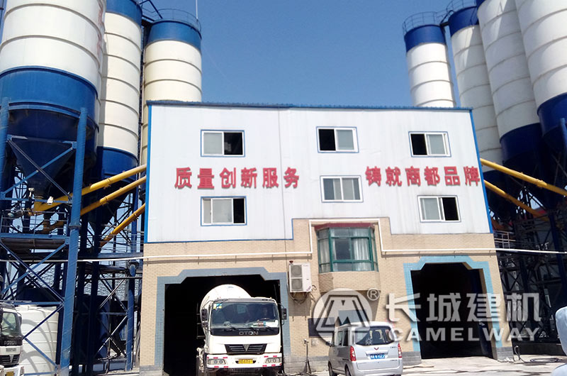 型混凝土攪拌站設(shè)備實(shí)景 型混凝土攪拌站設(shè)備實(shí)景