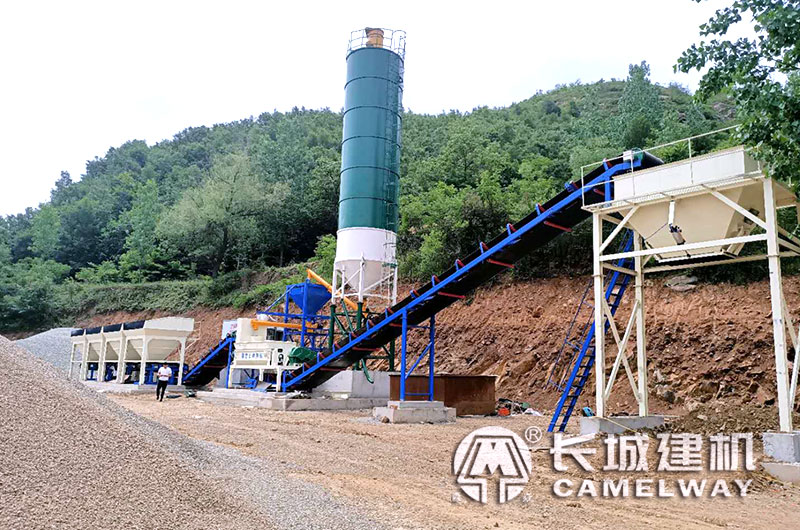 小型灰土攪拌機(jī)客戶現(xiàn)場實景